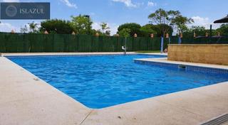 Apartament a Islantilla Golf. Bajo con terraza en urbanizacion privada con piscina