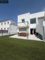 Maison jumelée à Urbasur. Chalet pareado a 400 metros del mar