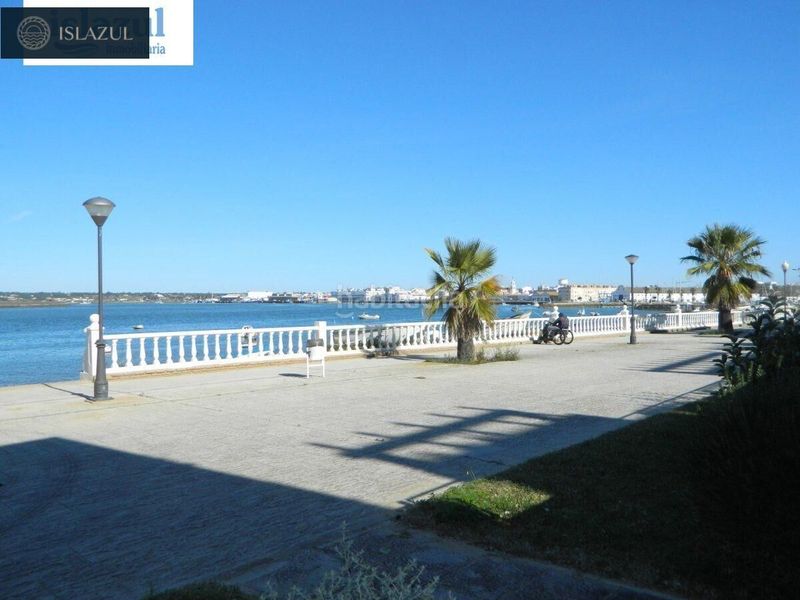 Foto 1604c66c-8b1a-4b7f-9855-04be1d2bf8fc. Casa adossada amb aparcament a Isla Cristina