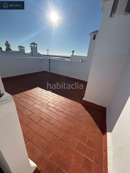 Foto b5d81df2-5b2d-45e7-a307-c0a299002788. Casa adossada amb aparcament a Isla Cristina