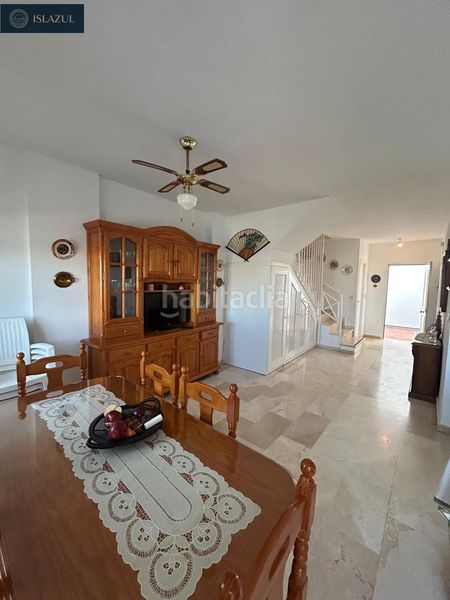 Foto c3b5bdf2-2ab1-420b-a842-03825a2d8d74. Casa adossada amb aparcament a Isla Cristina