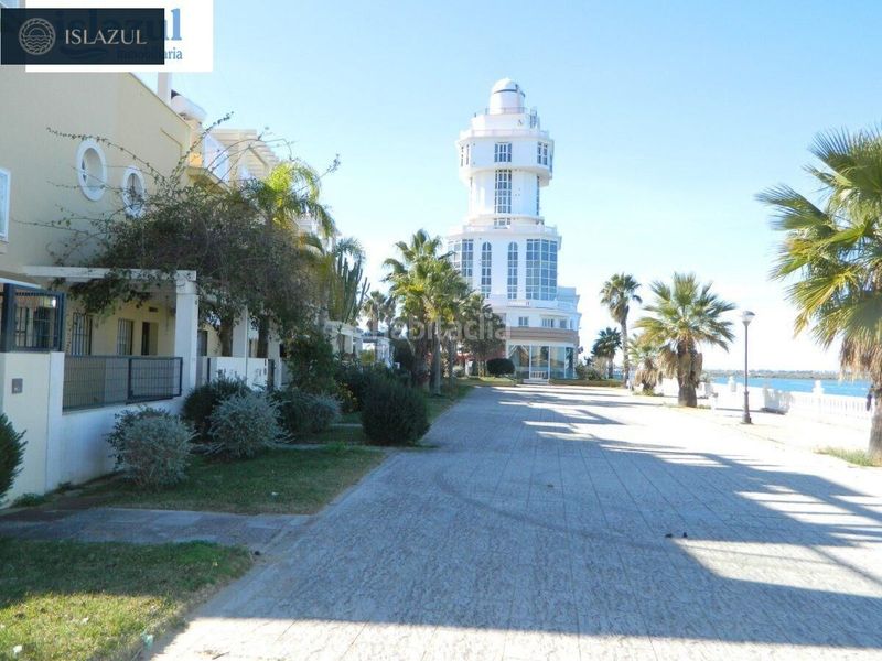 Foto e1238127-b00a-43f4-b774-678421c8ae0f. Casa adossada amb aparcament a Isla Cristina