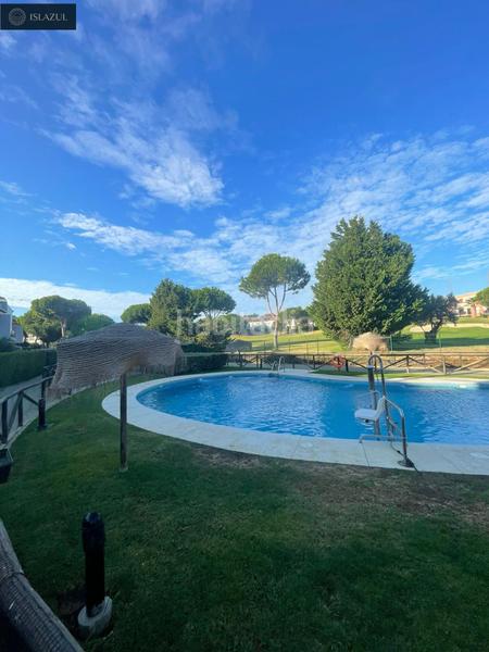 Foto b78f1a5d-f95b-4827-bec4-6f7e056fd2b2. Apartament amb aparcament piscina a Islantilla golf Islantilla