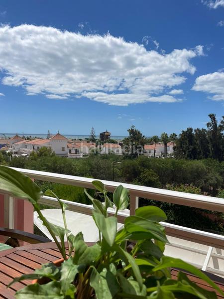 Foto 43e573da-4800-4096-80b2-4a3debdda0ee. Semi detached house with parking pool in Islantilla golf Islantilla