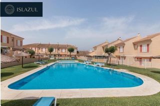 Casa adossada  Calle calle catalamar. Tu casa junto al mar en islantilla  piscina climatizada, garaje