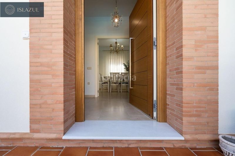 Foto 1b7cbb28-2d8d-4980-bbb8-821066a5a632. Xalet amb calefacció aparcament piscina a Islantilla golf Islantilla