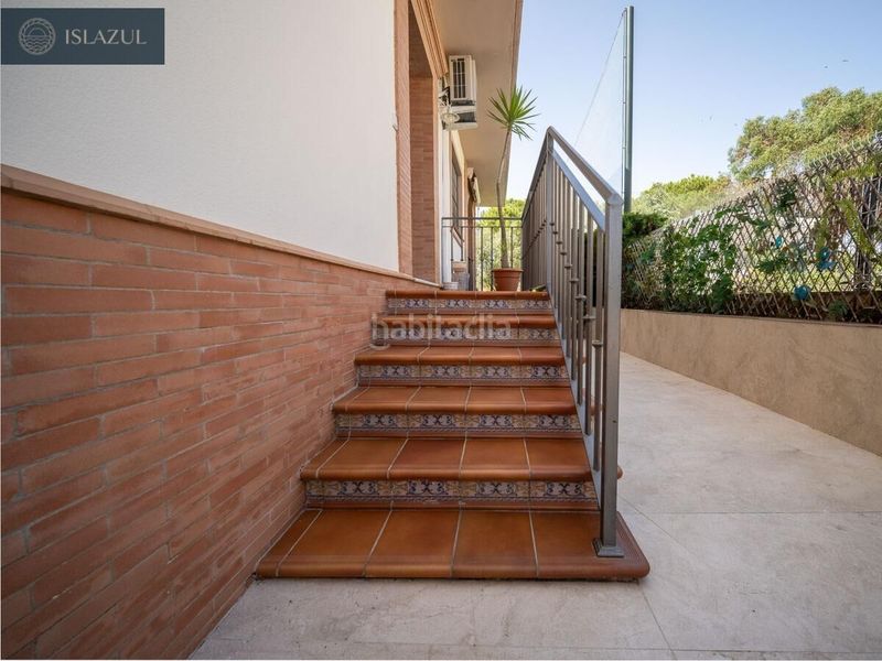 Foto 26f7fa23-b4ab-4089-8797-2aebc92f5bfb. Xalet amb calefacció aparcament piscina a Islantilla golf Islantilla