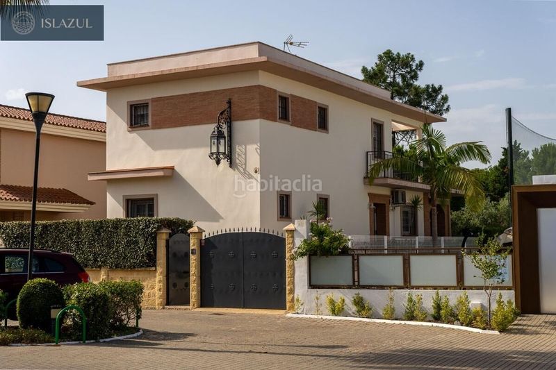 Foto 35d77a4f-c101-4f1f-ac91-47b3d2180c4c. Xalet amb calefacció aparcament piscina a Islantilla golf Islantilla