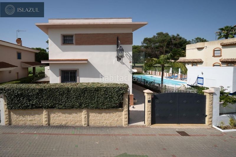 Foto 5d1f5574-5e48-477a-afda-afd8e57e8fc2. Xalet amb calefacció aparcament piscina a Islantilla golf Islantilla