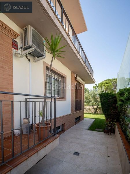 Foto 6c798bdf-9abb-4c63-90af-7a4362c08e11. Xalet amb calefacció aparcament piscina a Islantilla golf Islantilla