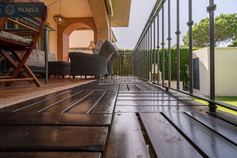 Foto a70ff6e8-18ba-45c9-80e9-408d8f9b82d0. Xalet amb calefacció aparcament piscina a Islantilla golf Islantilla