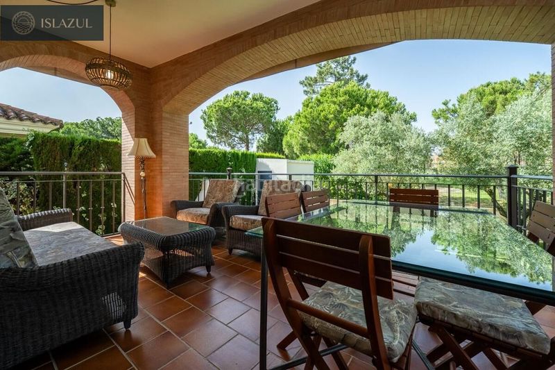 Foto b8ff9f5b-86f0-4eef-b863-fe4a7e439ab1. Xalet amb calefacció aparcament piscina a Islantilla golf Islantilla