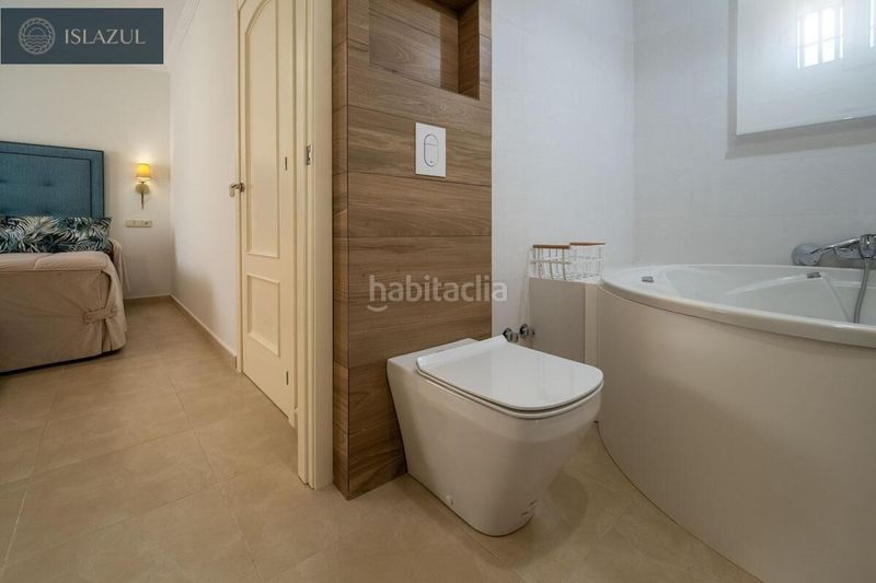 Foto c78ca66e-f813-4b99-a702-a324845e1938. Xalet amb calefacció aparcament piscina a Islantilla golf Islantilla