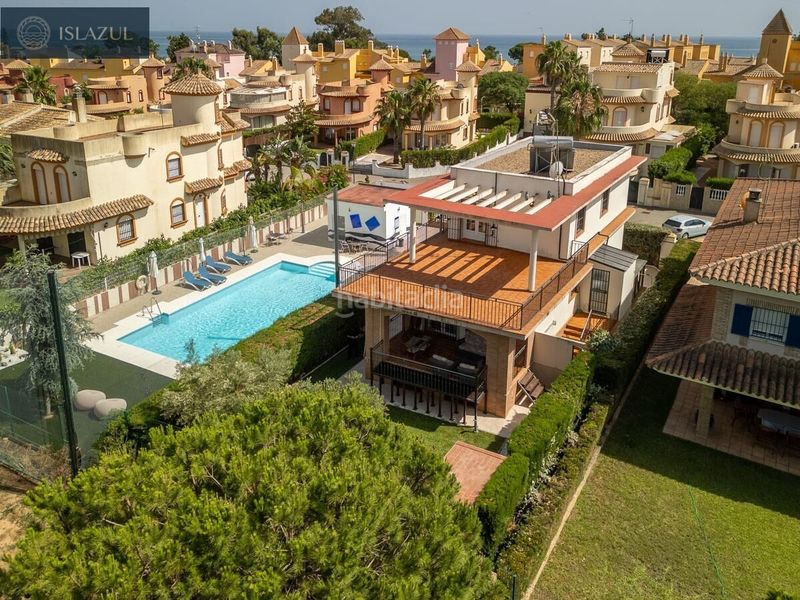 Foto d50101c4-c25d-4c59-80ff-c2052eccfb27. Xalet amb calefacció aparcament piscina a Islantilla golf Islantilla