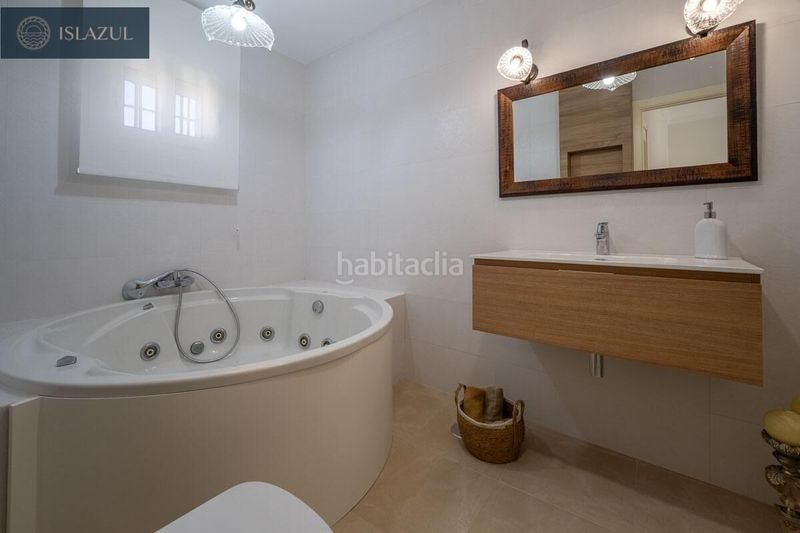 Foto d6afe334-0027-4fef-949d-6dac8819c634. Xalet amb calefacció aparcament piscina a Islantilla golf Islantilla