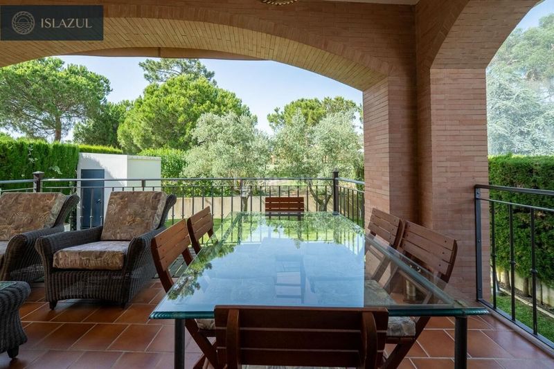 Foto eaadf9cf-d332-423c-9dcf-9a53cc296adf. Xalet amb calefacció aparcament piscina a Islantilla golf Islantilla