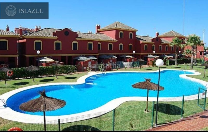 Foto 0e68f5e1-9e1d-4997-8fde-acd51445b30b. Casa adossada amb aparcament piscina a Islantilla golf Islantilla