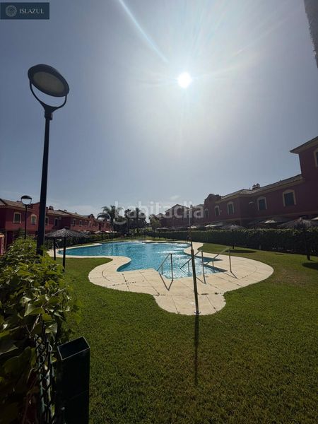 Foto 4b0ef015-151b-4072-94aa-6cb17e789f31. Casa adossada amb aparcament piscina a Islantilla golf Islantilla