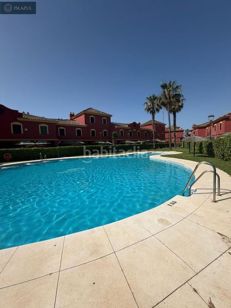 Foto 6e3e24f7-1845-4f1b-9c04-008594ed58ef. Casa adossada amb aparcament piscina a Islantilla golf Islantilla