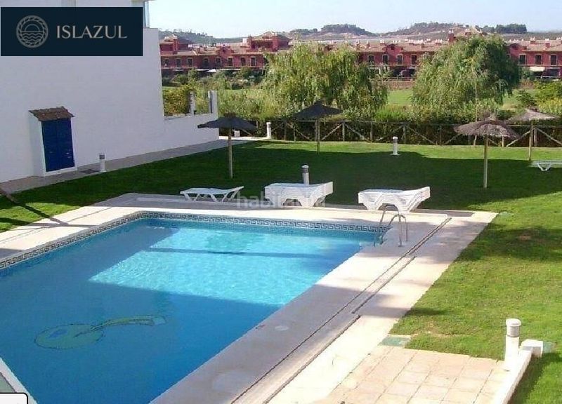 Foto 4093861c-2a70-46ef-a6e3-bc006bcef538. Triplex avec chauffage parking piscine dans Islantilla golf Islantilla