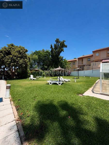 Foto 838c9cd3-f861-446d-acdb-2fa779a5156c. Tríplex amb calefacció aparcament piscina a Islantilla golf Islantilla