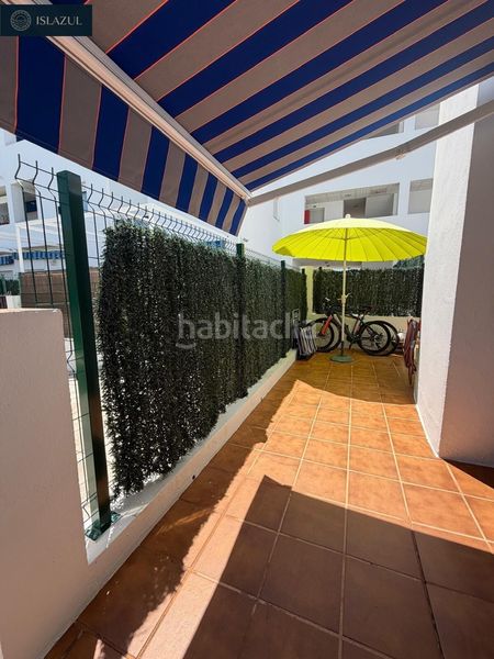 Foto a155ed86-b49d-438c-9b18-1818d2d1a90f. Tríplex amb calefacció aparcament piscina a Islantilla golf Islantilla