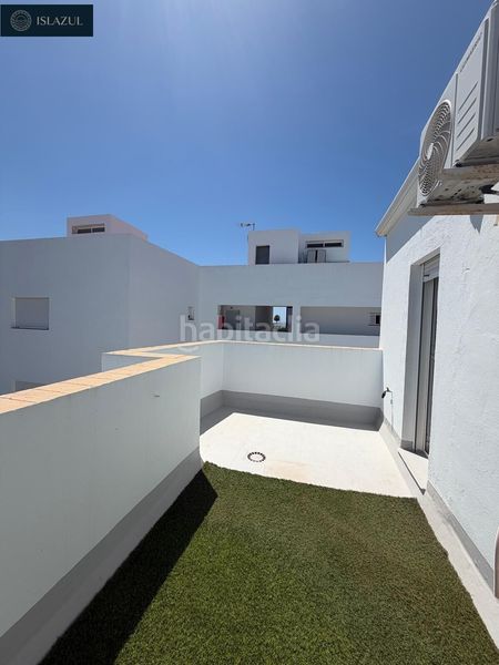 Foto a71d00c6-7596-45e5-b75e-0d654bb35f10. Tríplex amb calefacció aparcament piscina a Islantilla golf Islantilla