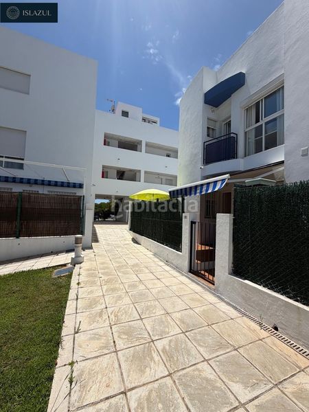 Foto f0b42566-b1d4-4e0e-823d-0c3a3845f227. Tríplex amb calefacció aparcament piscina a Islantilla golf Islantilla