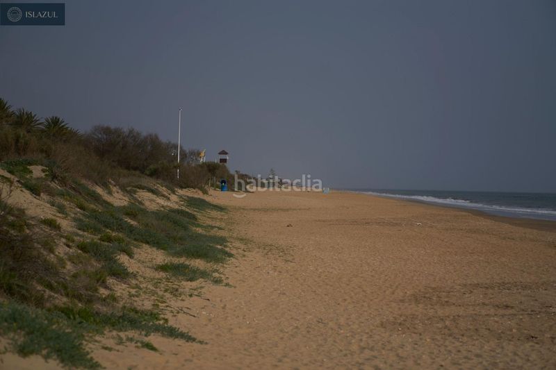 Foto a3c9bc5c-388f-4bda-a1e0-596bab2c9777. Casa aparellada amb calefacció aparcament piscina a Islantilla