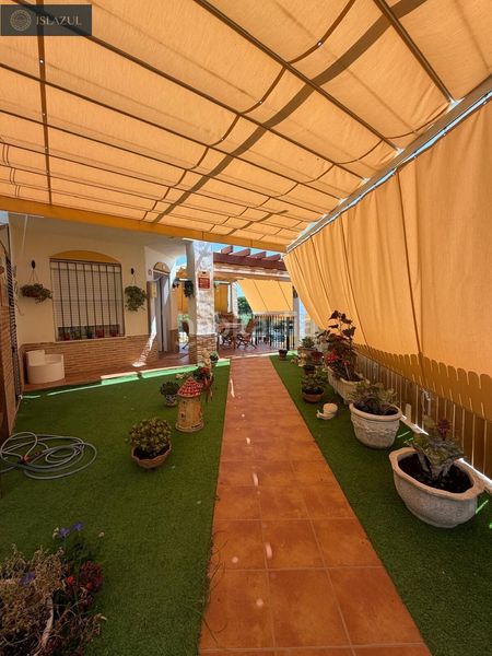Foto ced526ca-954f-4f7a-aa33-977a59d1d9e4. Casa aparellada amb calefacció aparcament piscina a Islantilla