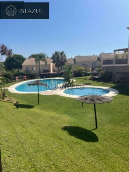 Foto b0984c1f-efed-405e-8201-35439bc39163. Casa adossada amb aparcament piscina a Islantilla golf Islantilla
