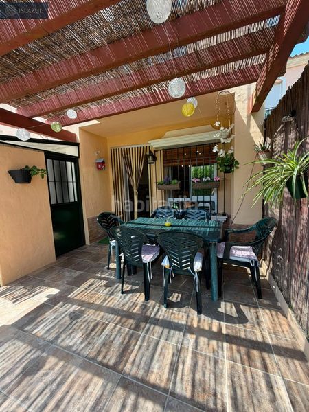 Foto f4aa94e0-668a-4154-9212-2c4211de582b. Casa adossada amb aparcament piscina a Islantilla golf Islantilla