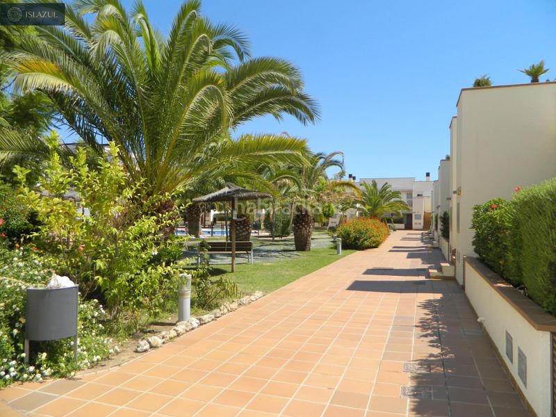 Foto c5c3e504-7380-4706-b5a5-74a36404d829. Semi detached house with heating pool in Isla Cristina