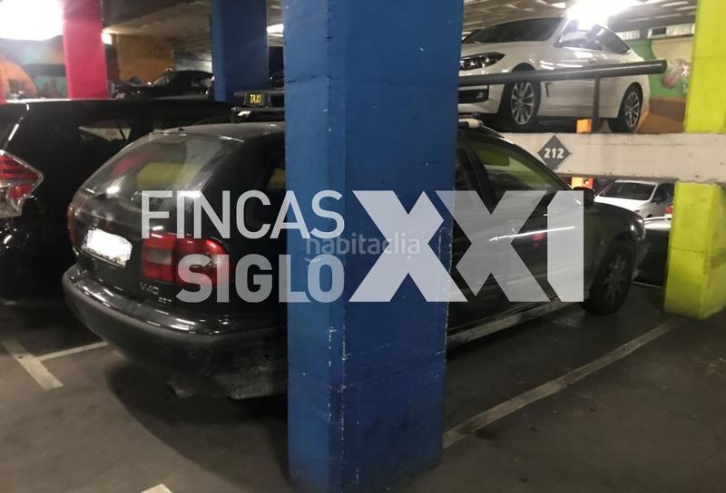 Foto c635c973-3292-48f9-9858-e0273ae7d457. Aparcament cotxe a L´Antiga Esquerra de l´Eixample Barcelona