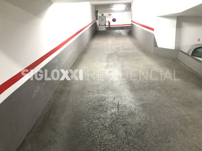 Foto d1ad27e2-95a6-4c47-934e-66fcbaecfacc. Aparcament cotxe a Dreta de l´Eixample Barcelona