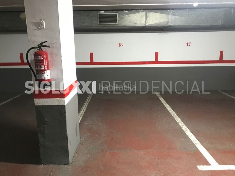 Foto e1bddcc3-b38d-4925-aefe-89373eff4caf. Aparcament cotxe a Dreta de l´Eixample Barcelona