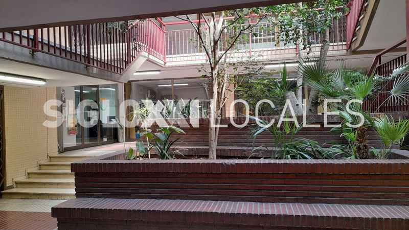Foto 0f7bec99-a951-4be0-bdd6-675c6c0a0748. Local comercial a Sant Antoni Barcelona