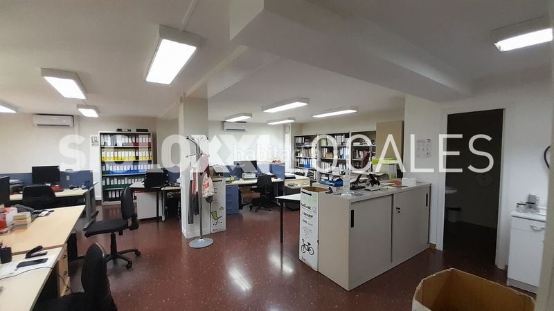 Foto 2c97b6af-57c7-4175-91ca-a628aece1395. Local comercial a Sant Antoni Barcelona
