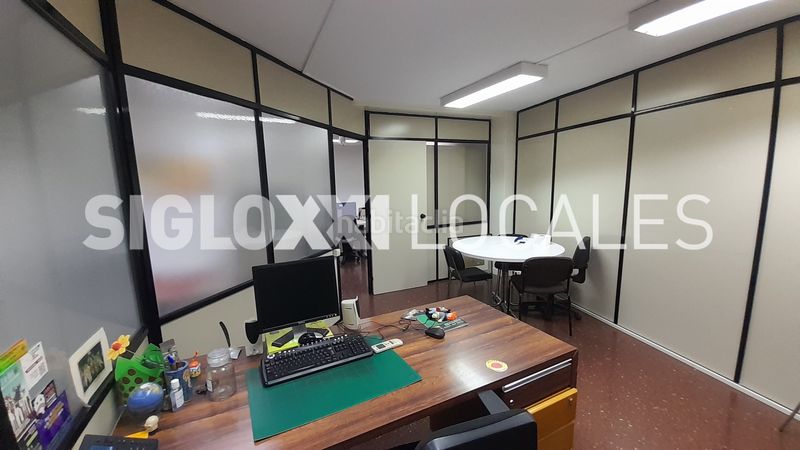 Foto 3ba471cc-7553-43e4-b66e-d342b085c024. Local comercial a Sant Antoni Barcelona
