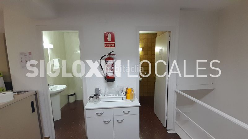 Foto 817baa86-b4a5-4e6a-ac93-b7b02c635944. Local comercial a Sant Antoni Barcelona