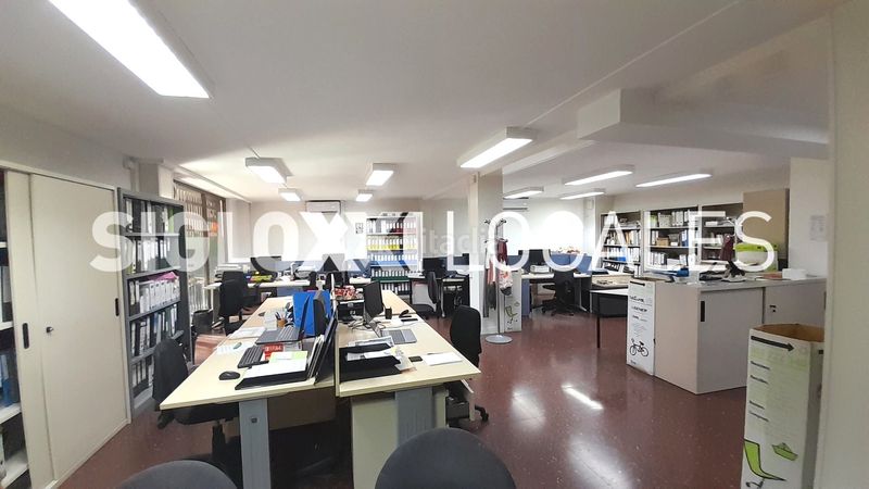Foto cd5b1100-13f3-4769-bc85-5719a44b4f9a. Local comercial a Sant Antoni Barcelona