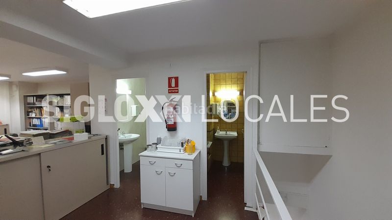 Foto dde7fad2-35d0-4a06-9526-893e4ebb1987. Local comercial a Sant Antoni Barcelona