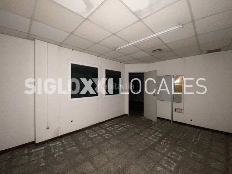 Foto fd7900d8-c124-40ec-9c78-567b6754c2a9. Local comercial a Centre Esplugues de Llobregat