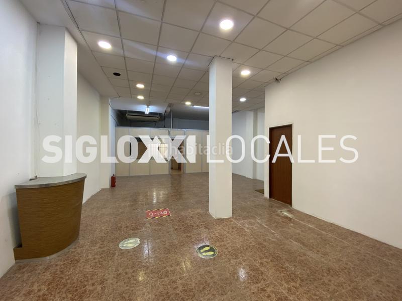Foto 24c63b9c-70a5-444b-a1ef-106c7e75bb2e. Local comercial en Prosperitat Barcelona