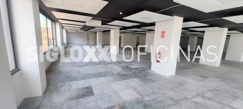 Foto c6ee3ff2-9c6b-4888-bd23-5b6056217308. Miete büro mit parking in El Gall Esplugues de Llobregat