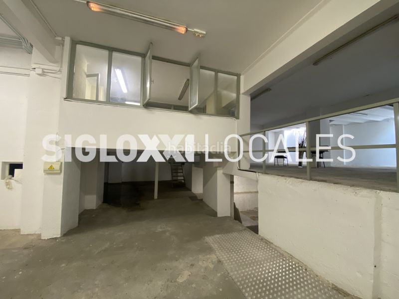 Foto f04af5b3-8967-4108-bdc0-cd29b6576313. Local comercial a Carmel Barcelona