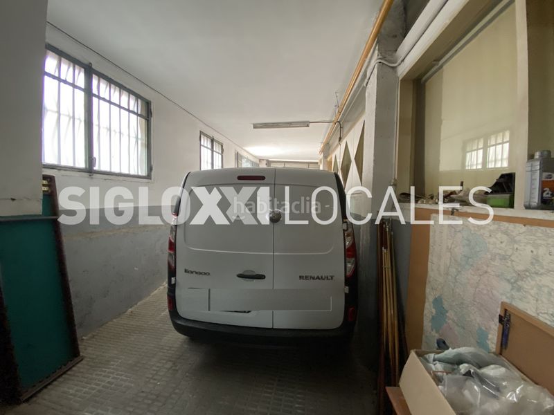 Foto ce11412d-f5a8-4f4b-9c5e-aa8d752fc894. Local comercial a Horta Barcelona