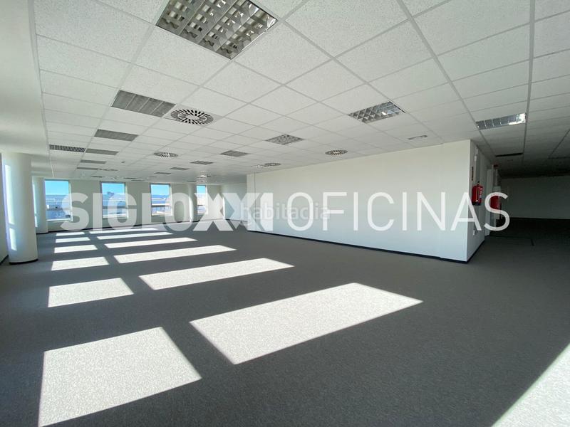 Foto b15ceb86-1f35-4284-b854-a73b4df6090a. Alquiler oficina en La Marina del Prat Vermell Barcelona