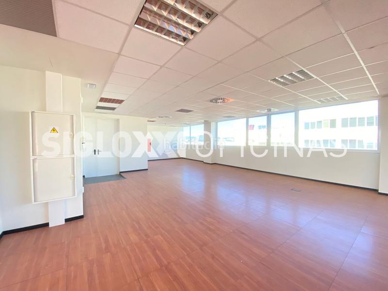 Foto 0542a1e7-b9dc-4dfb-8d94-3eb3ca60e879. Location bureau dans La Marina del Prat Vermell Barcelona