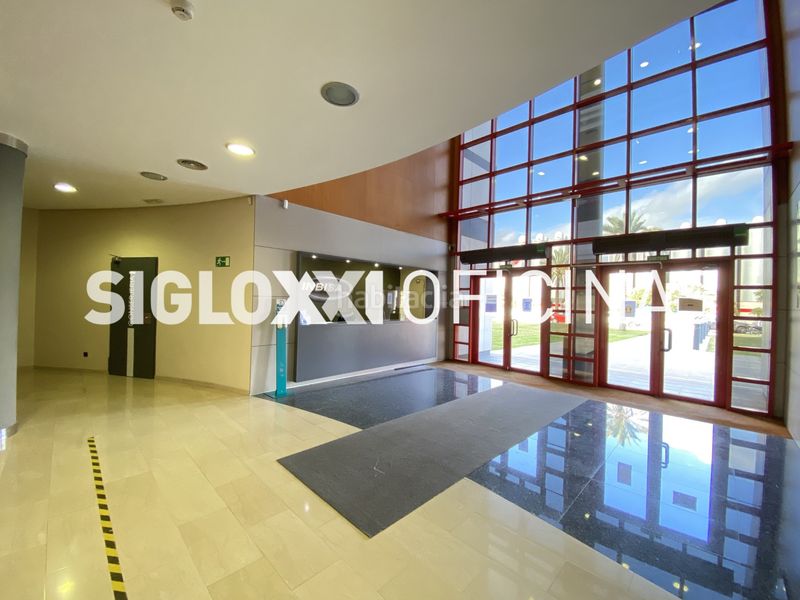 Foto 34e87907-5a0d-453b-91e1-1d5def01238c. Office space with parking in Zona Industrial Prat de Llobregat (El)